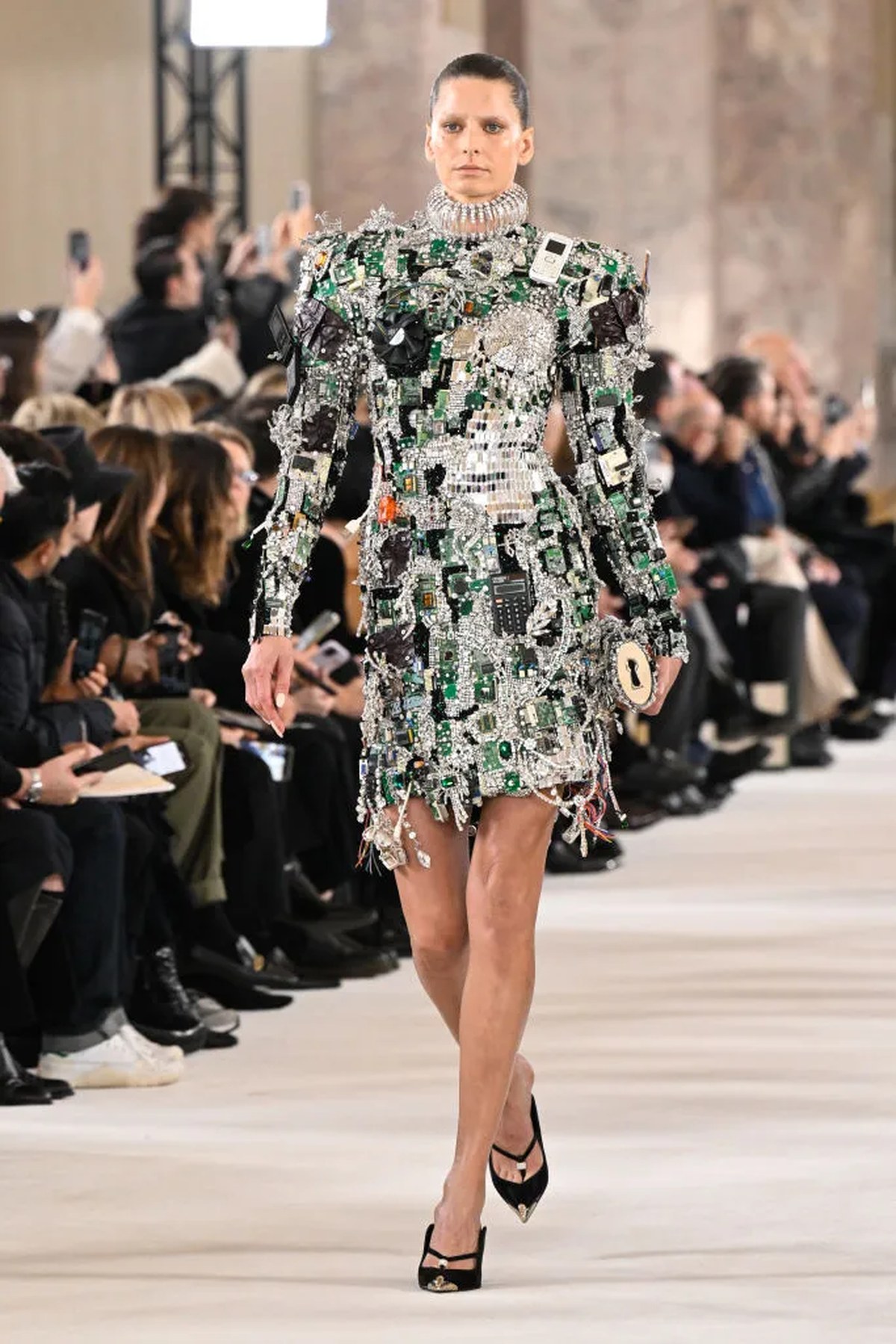 Vogue World Milano'da Robotlar Defileye Çıktı, Katılımcılar Hayal Kırıklığı Yaşadı