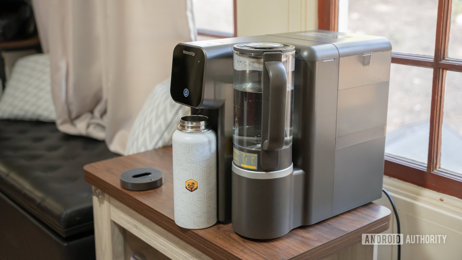 Waterdrop M6CG RO system dispensing water 3