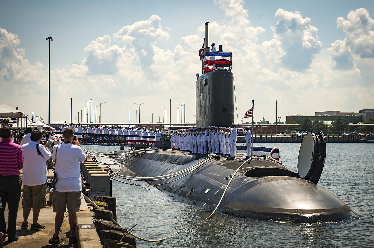 Commissioning of USS John Warner (SSN-785) - Manning the rails