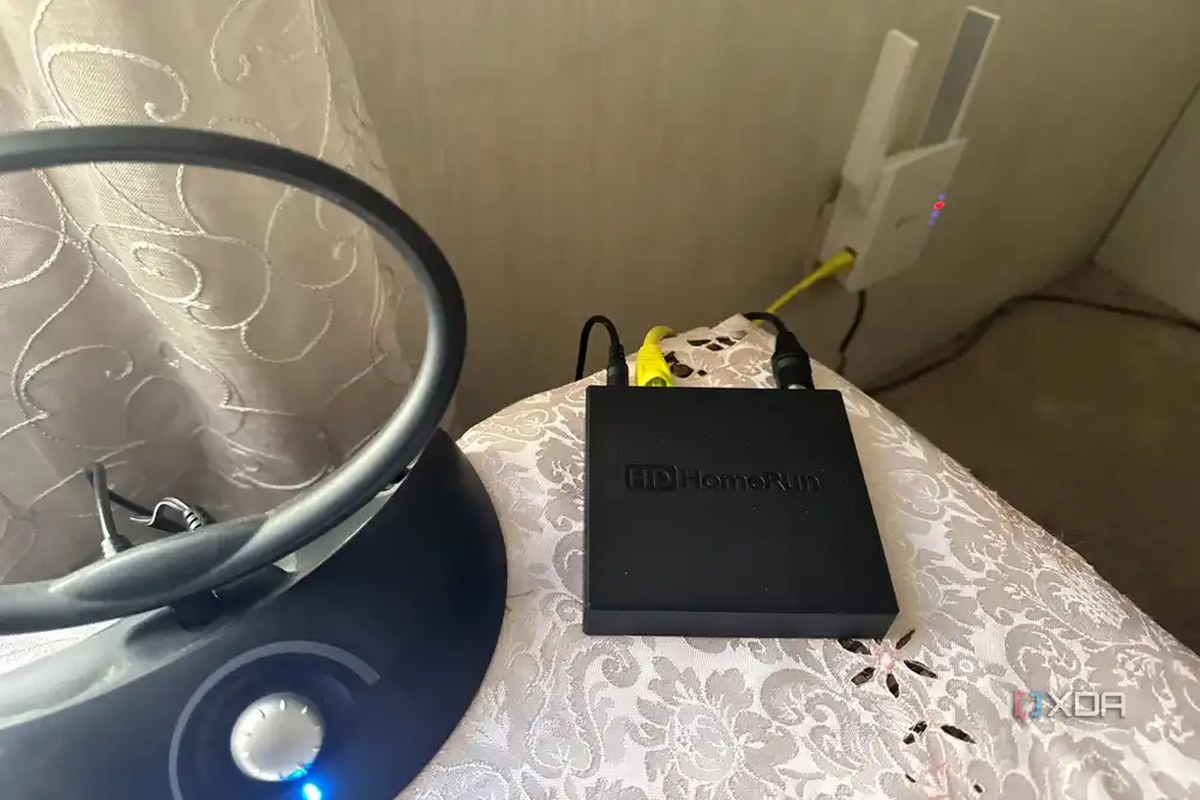HD Antenna Connected to HDHomeRun to Wi-Fi Extender