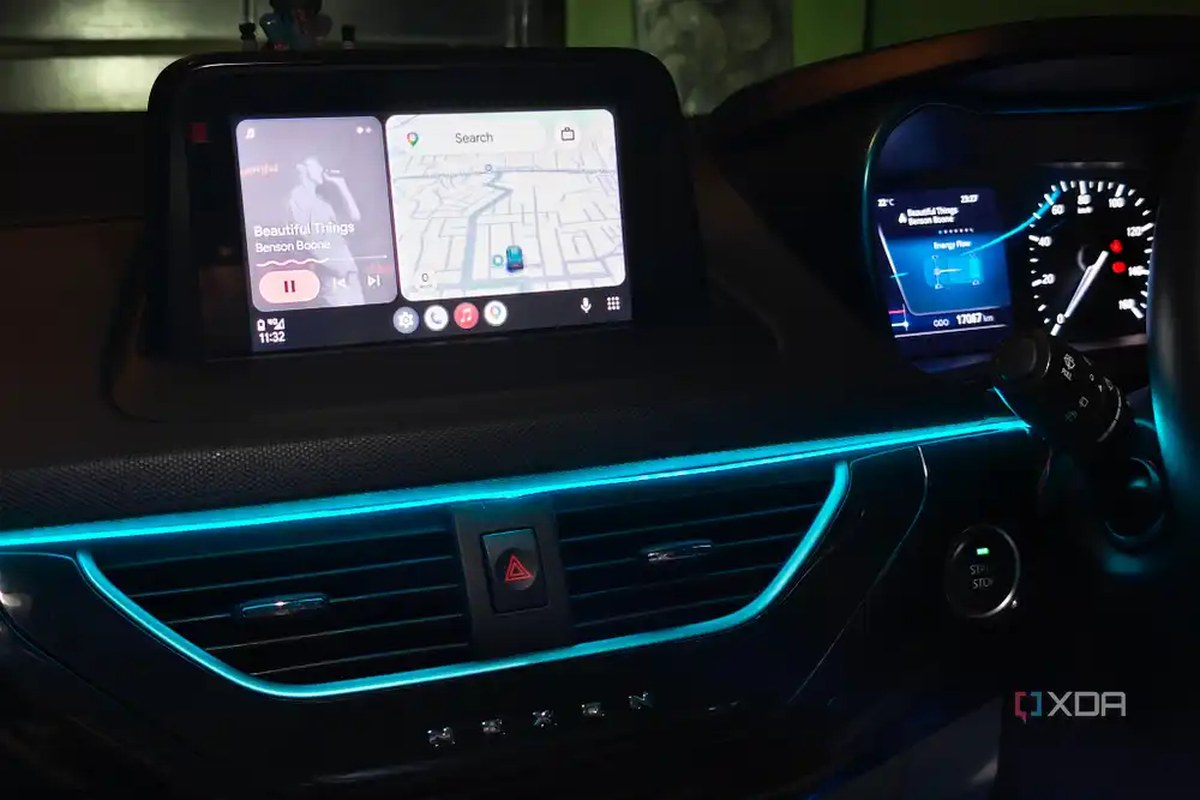 Android Auto Light Mode at night on a car screen