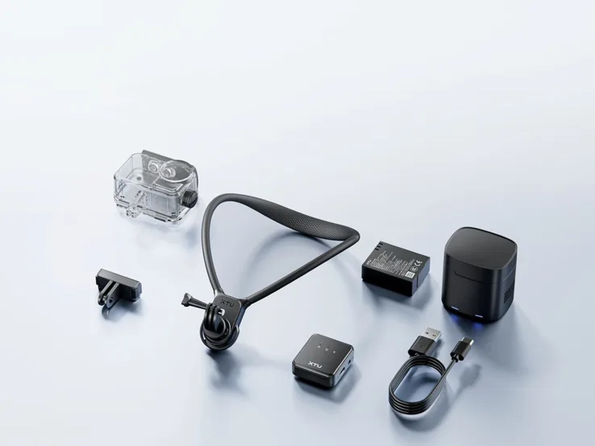 S7 Pro Max optional accessories include a 30m waterproof case and wireless Bluetooth microphone.