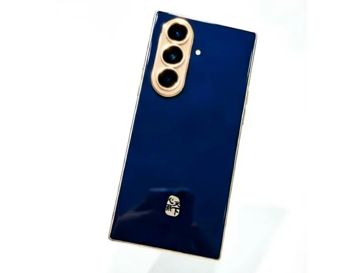 Leak reveals Samsung W27 foldable flagship in blue and gold