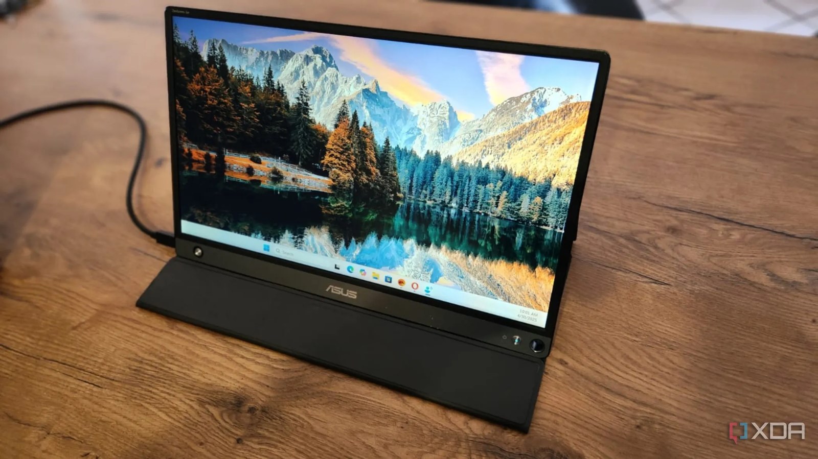 Asus Zenscreen Portable monitor with folding stand