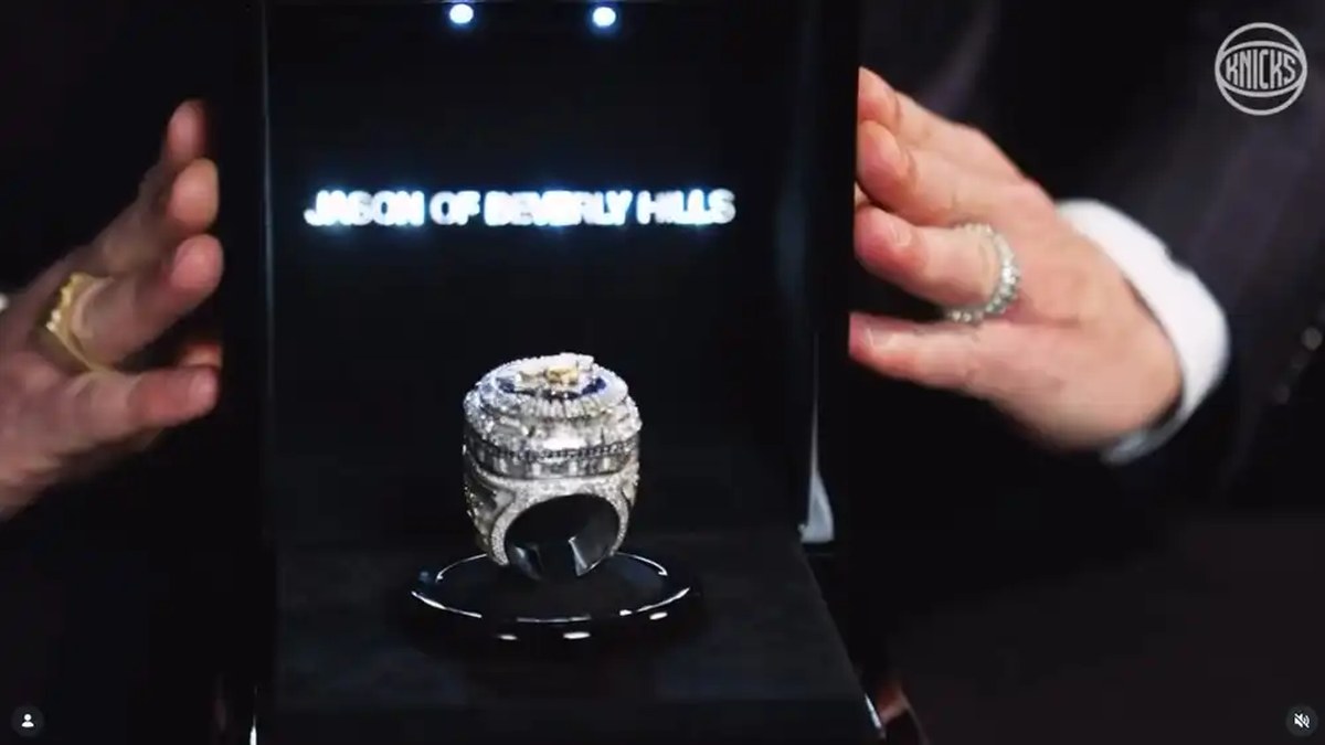 new-york-knicks-ring
