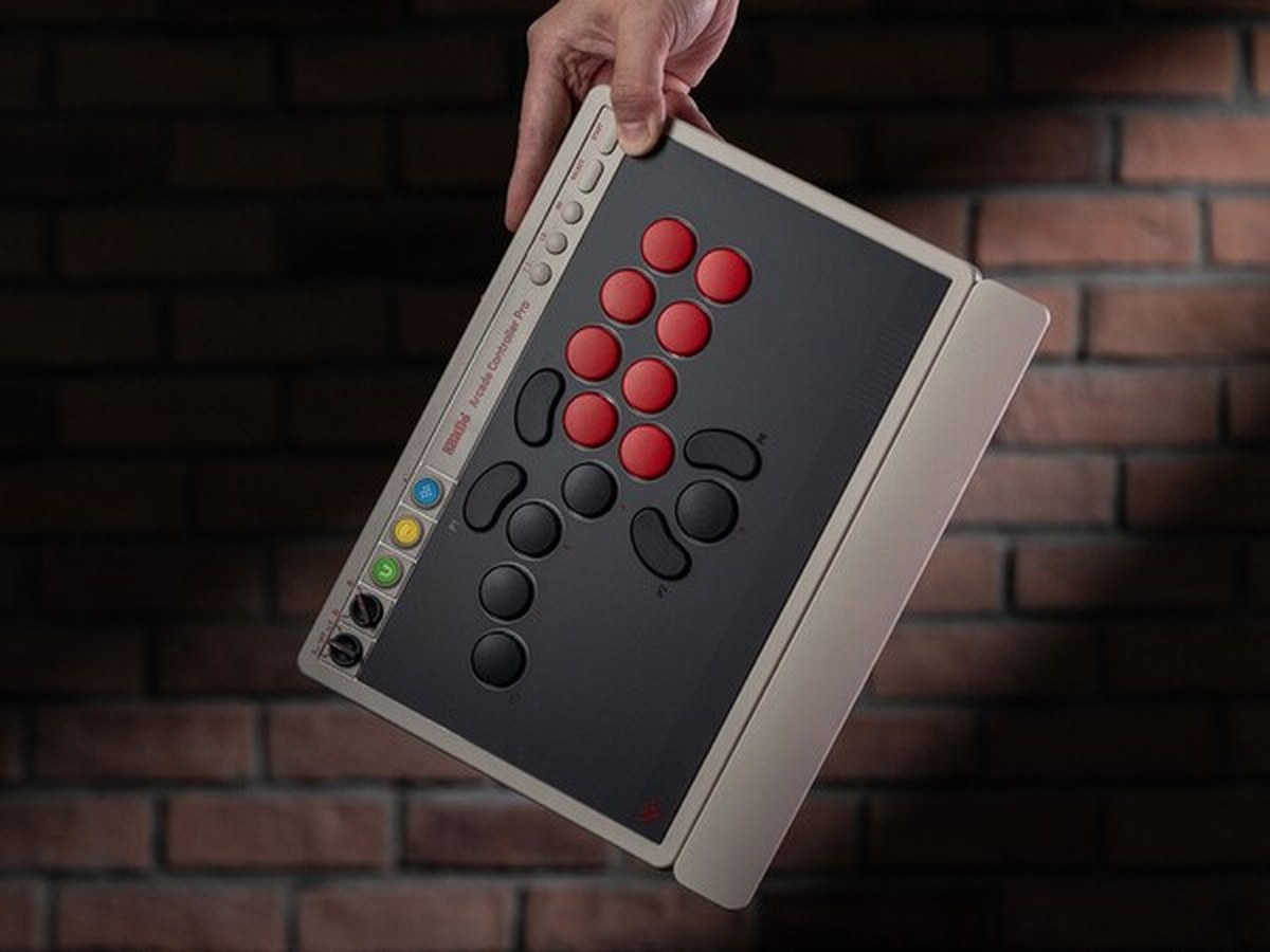 The 8BitDo Arcade Controller Pro comes with a magnetic wrist rest.