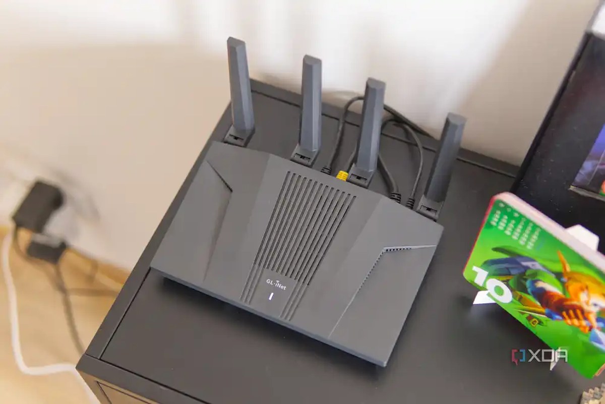 Overhewad view of a Wi-Fi router