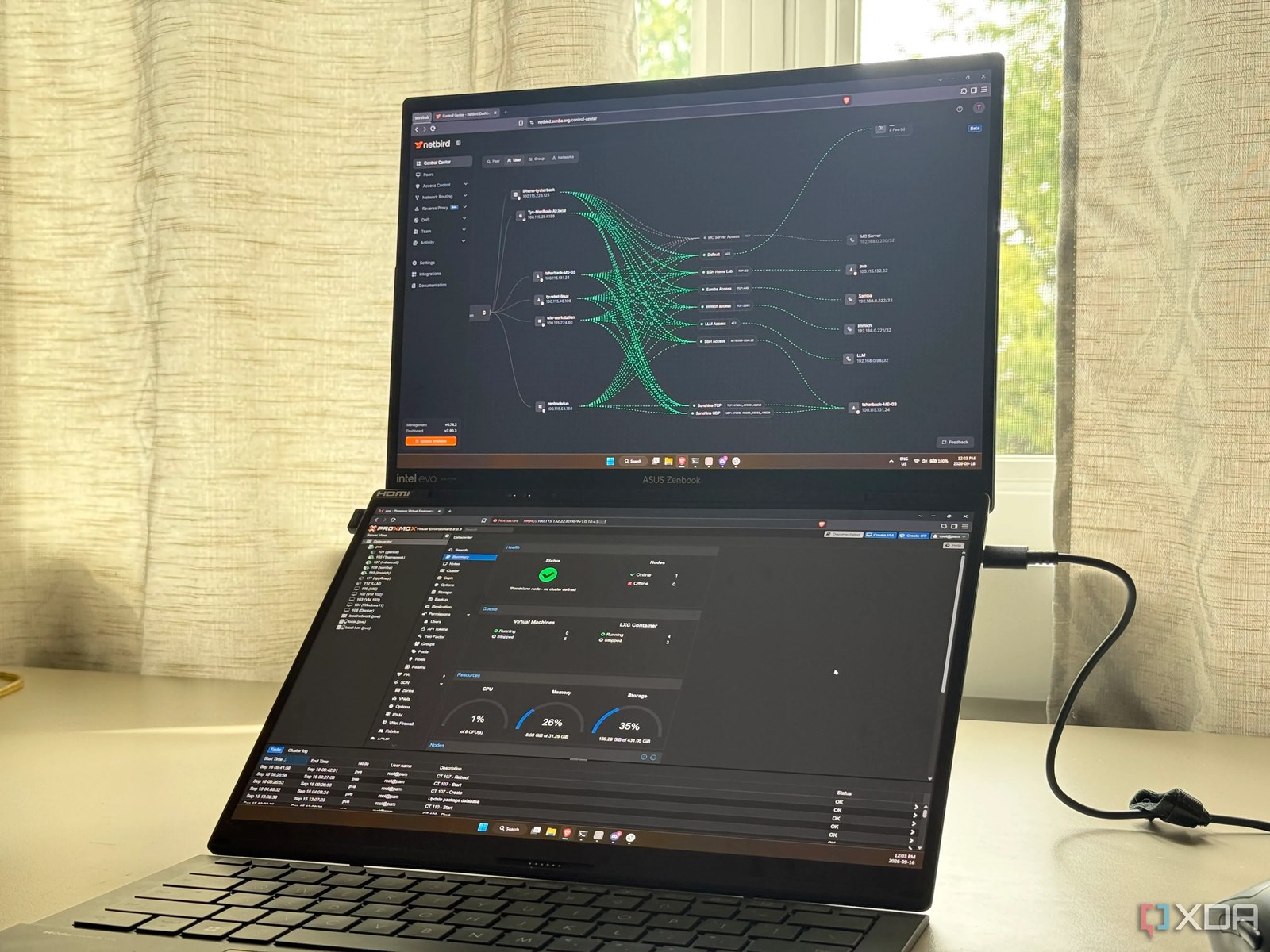 netbird'in web arayüzünü Proxmox ile birlikte gösteren iki ekranlı bir dizüstü bilgisayar